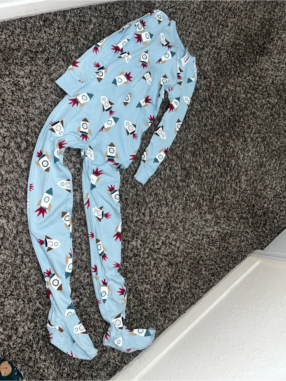 Lot of 3 Old Navy Boy’s Space Rocket Footed pajamas Size 6T